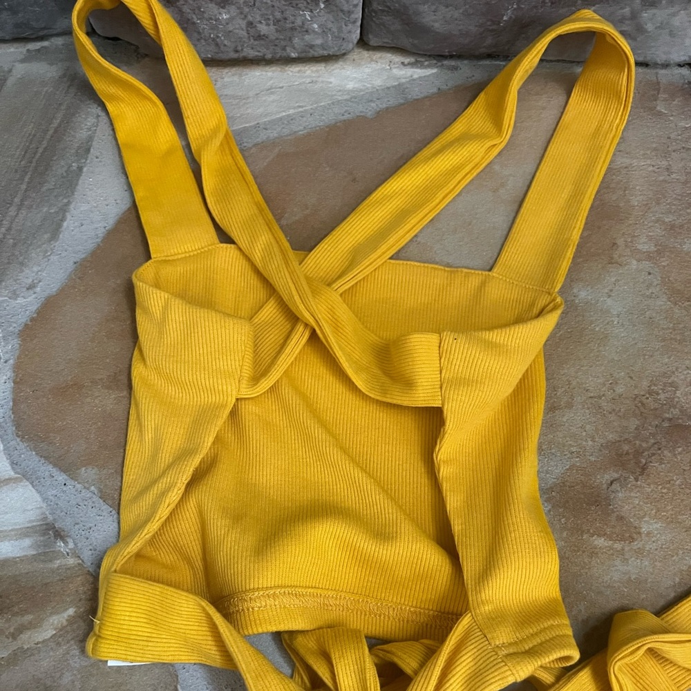 Wrap around yellow pack sun top